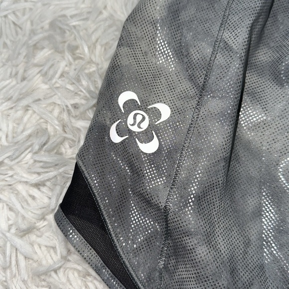 Lululemon SeaWheeze Hotty Hot High-Rise Lined Short 4" Elation Foil Diamond Dye - Picture 8 of 8